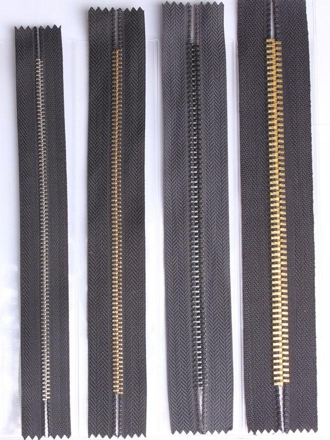 Metal zipper 010